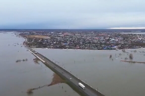 Тюменской губернатор назвал ситуацию с паводком у села Абатское напряженной