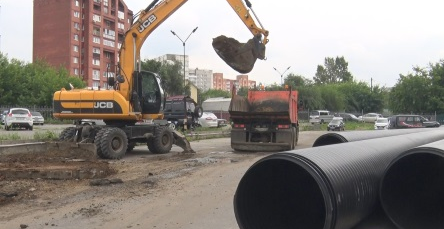 В Иркутске на улице Канской начали делать ливневую канализацию