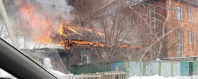 В Новосибирске из горящего дома чудом спаслась семья с четырьмя детьми