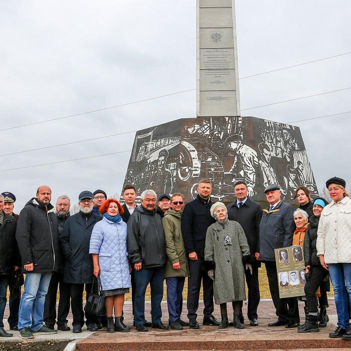 В Иркутске торжественно открыли стелу «Город трудовой доблести»