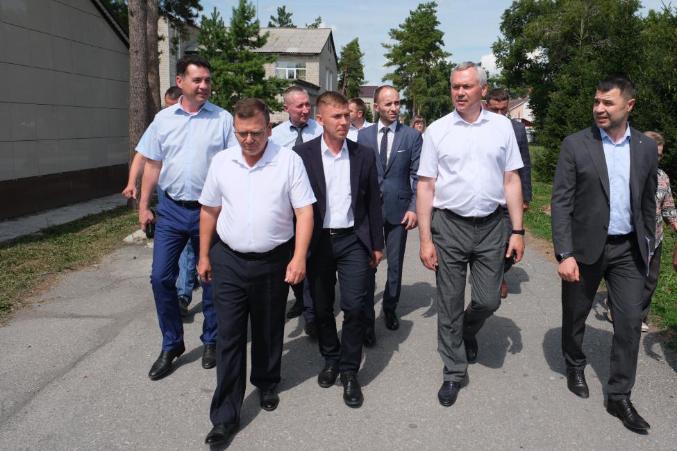 Спикер Заксобрания НСО Андрей Шимкив посетил учреждения здравоохранения Здвинского района