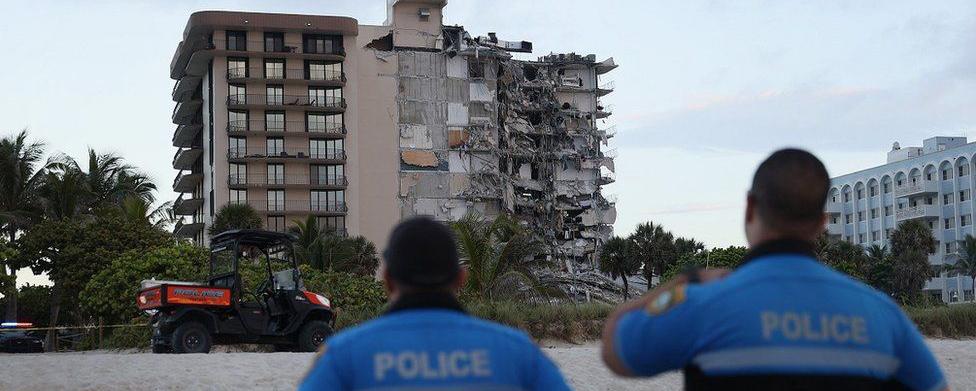 Три человека погибли и 99 пропали без вести при обрушении здания во Флориде
