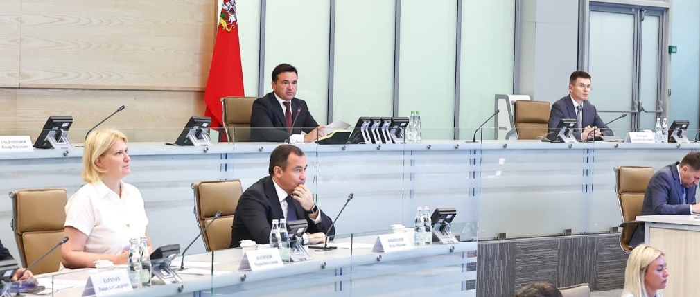 Губернатор МО Андрей Воробьев провел еженедельное совещание по видеосвязи