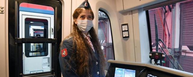 В метро Москвы запустили первые поезда с женщинами-машинистами
