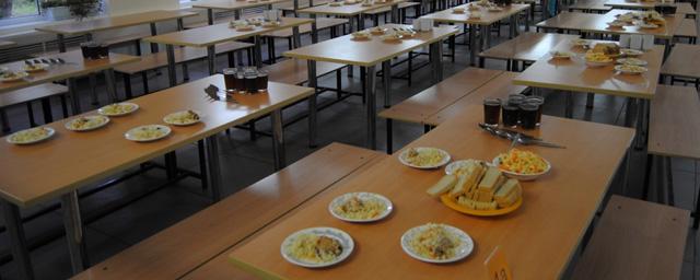 Печень и рыбные котлеты: школьники назвали нелюбимые блюда в столовых