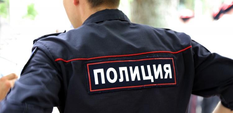 В Москве четверо жителей Саратовской области избили двух полицейских