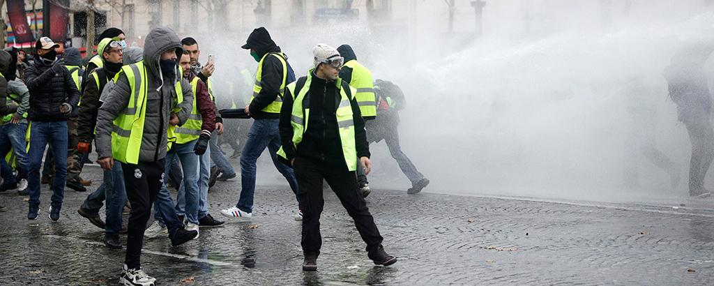 9 человек погибли во Франции во время манифестаций «желтых жилетов»