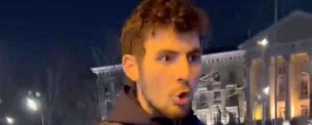 «Вкусвилл» не стал увольнять курьера, который едва не сбил и обругал людей на тротуаре — Видео