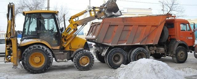 В Волгограде на уборку улиц от снега вышли 85 спецмашин