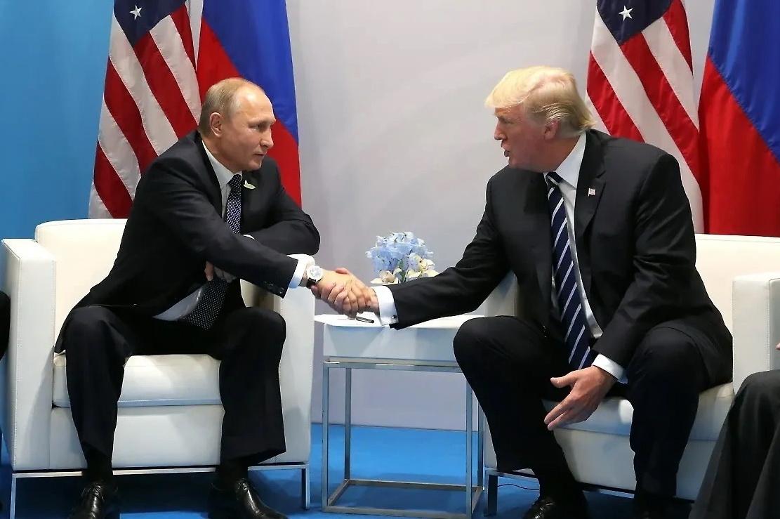 Переговоров пока нет, но шанс есть: Ушаков допустил встречу Путина и Трампа на саммите в Китае