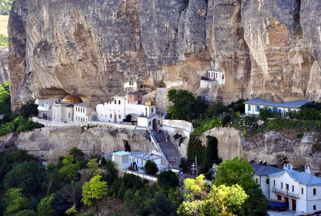 В Инкермане благоустроили территорию монастыря‍