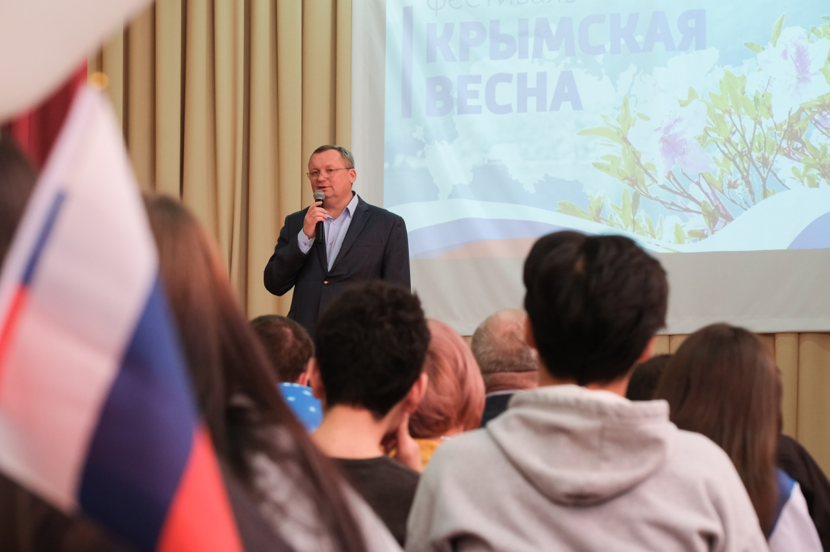 Председатель Думы Астраханской области Игорь Мартынов поздравил жителей Камызякского района в связи с 12-й годовщиной воссоединения Крыма с Россией