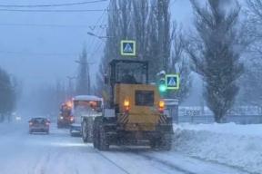 Зайцев: дорожники и коммунальщики работают в усиленном режиме из-за снегопада