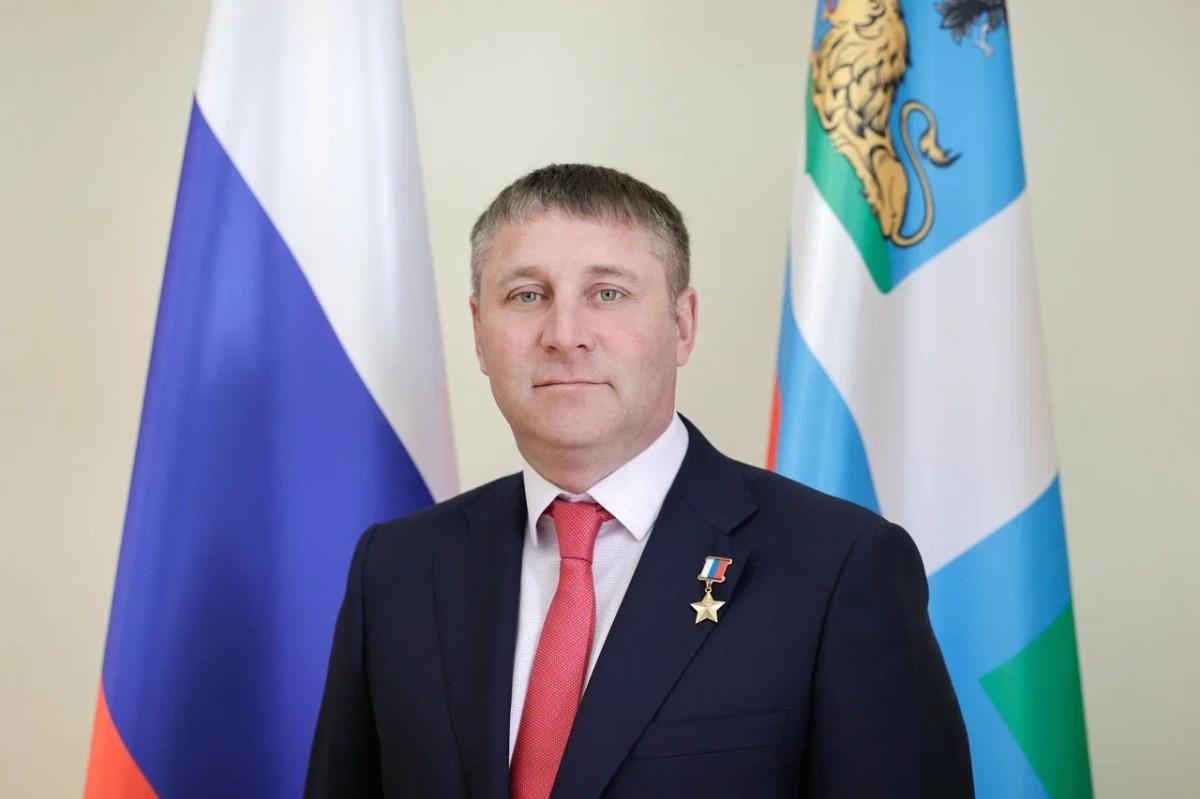 «Семья — опора земли»: Шуваев взял на контроль выдачу наборов для новорождённых и потребовал вентиляцию в поликлиниках