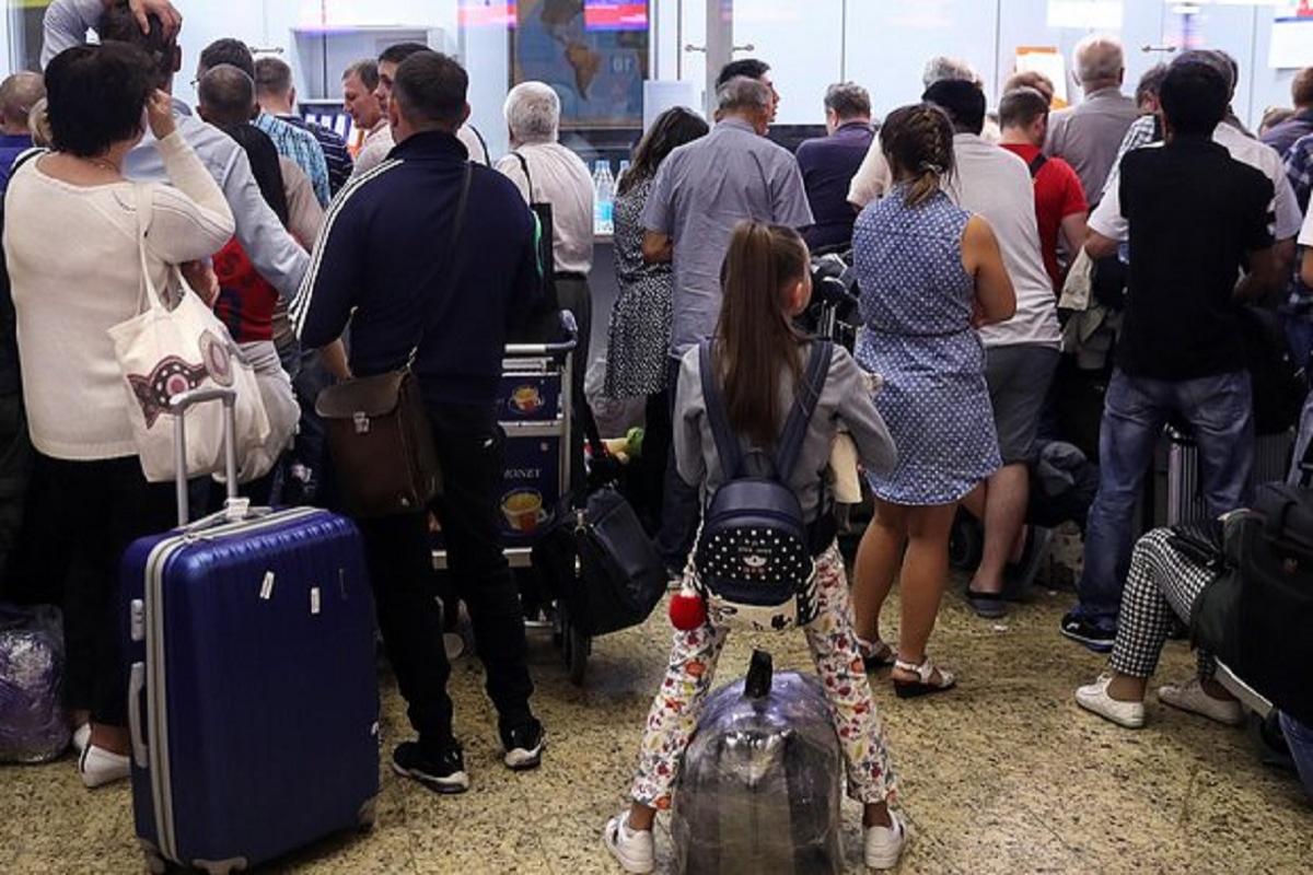 Сотни направляющихся в Египет россиян застряли в аэропорту Шереметьево