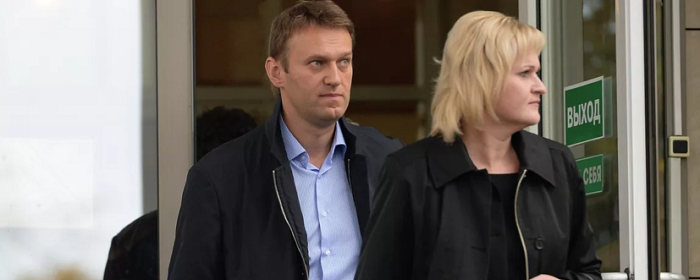 Основной защитник Навального Михайлова сбежала за границу