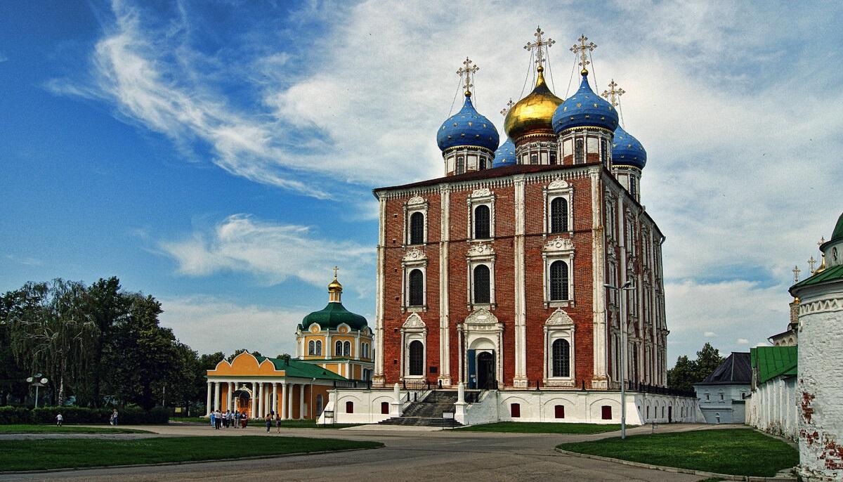 Чугунную ограду Успенского собора в Рязанском кремле после реставрации вернут на место