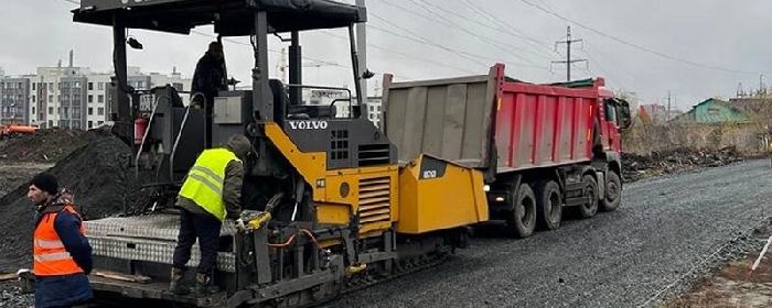 В Кургане на строящемся участке улицы Галкинской стартовала укладка асфальта