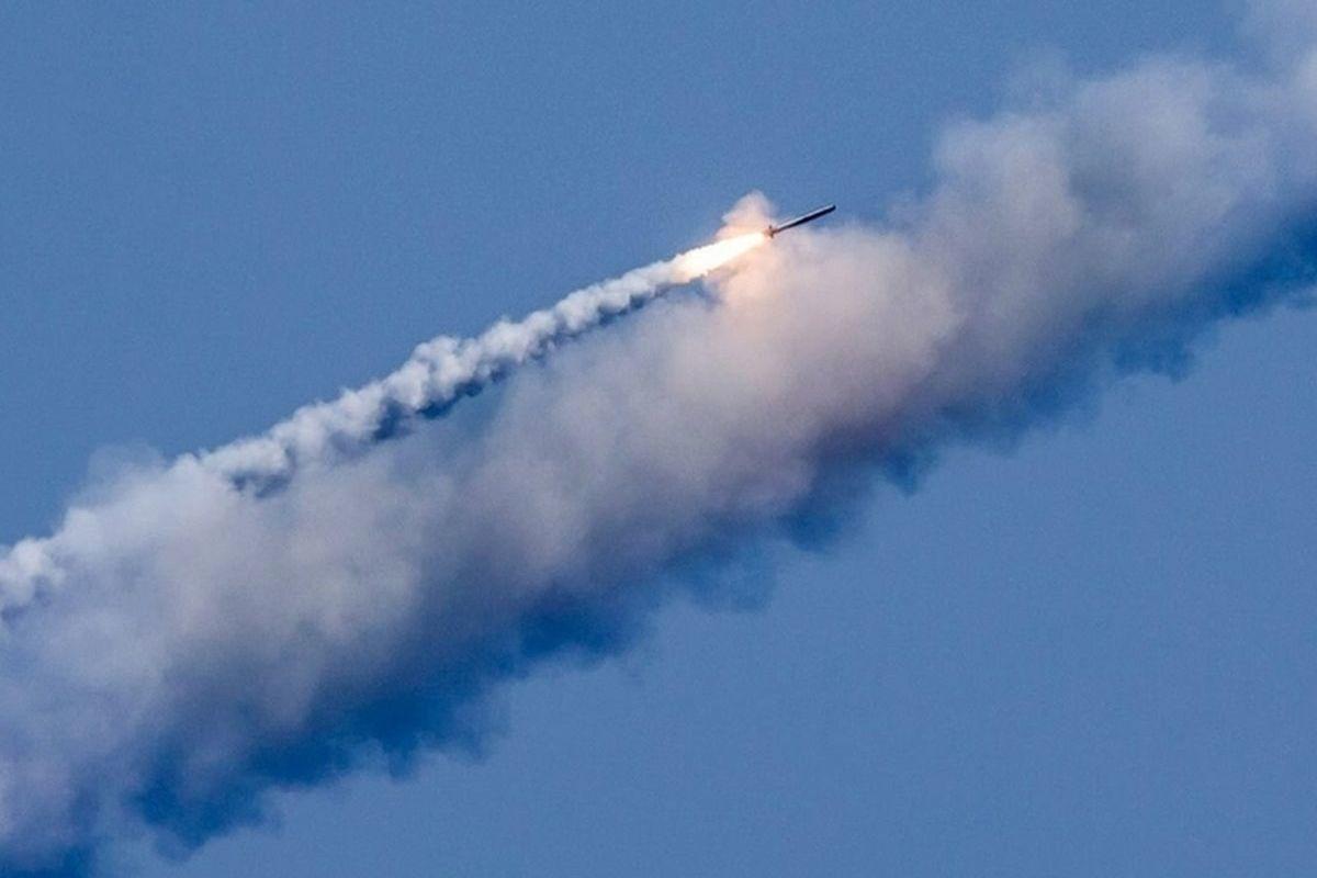 Российские (страна-террорист) ракеты поразили крупнейший газоперерабатывающий завод под Черниговом