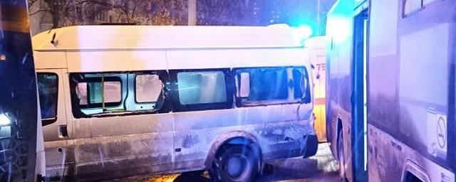 Возле остановки в Уфе столкнулись три автобуса, есть пострадавшие
