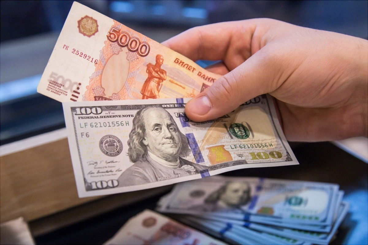 Вы решили обменять рубли на иностранную. Доллары в рубли. Фото доллар и рубль. Новые доллары. Курс рубля.