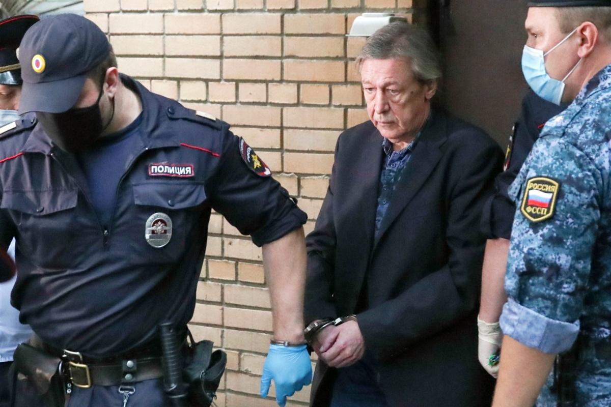 Сходить в храм и восстановить зубы планирует Михаил Ефремов после выхода из колонии