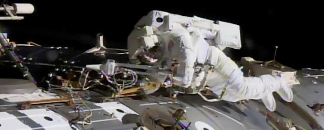 Астронавты NASA вышли в отрытый космос для замены оборудования