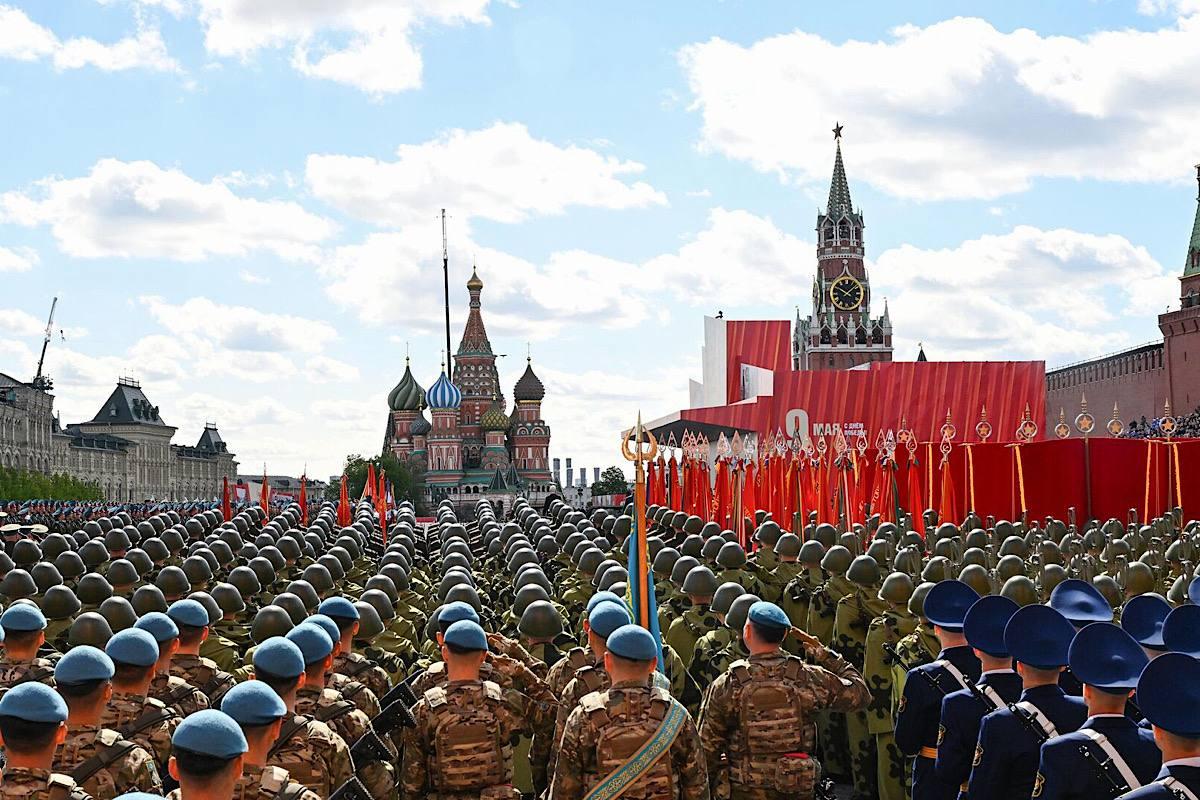 Европарламент начал расследование поездки депутатов в Москву на Парад Победы