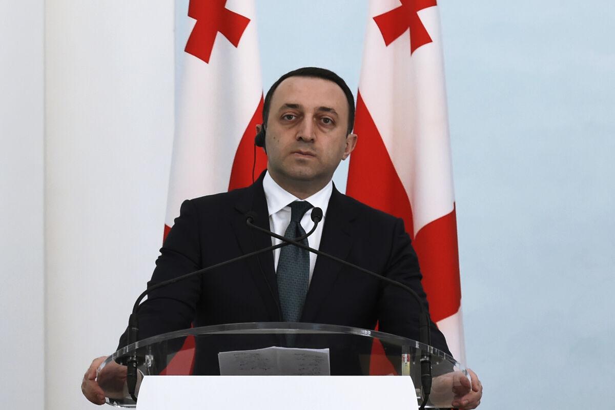 Премьер Грузии указал на попытки иностранных НПО организовать революцию