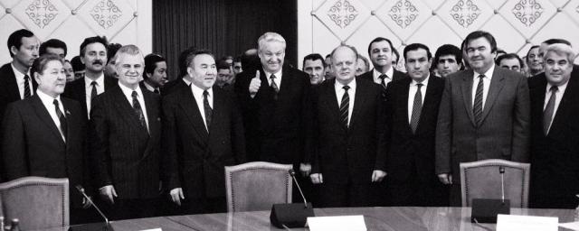 Шушкевич: Из-за хитрости Назарбаева Казахстан позже присоединился к Беловежским соглашениям