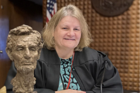 В США арестовали судью, которую обвиняют в препятствовании арестам нелегалов