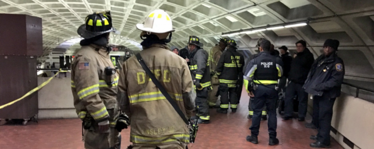 В Вашингтоне поезд сошел с рельсов на станции метро у Арлингтонского кладбища