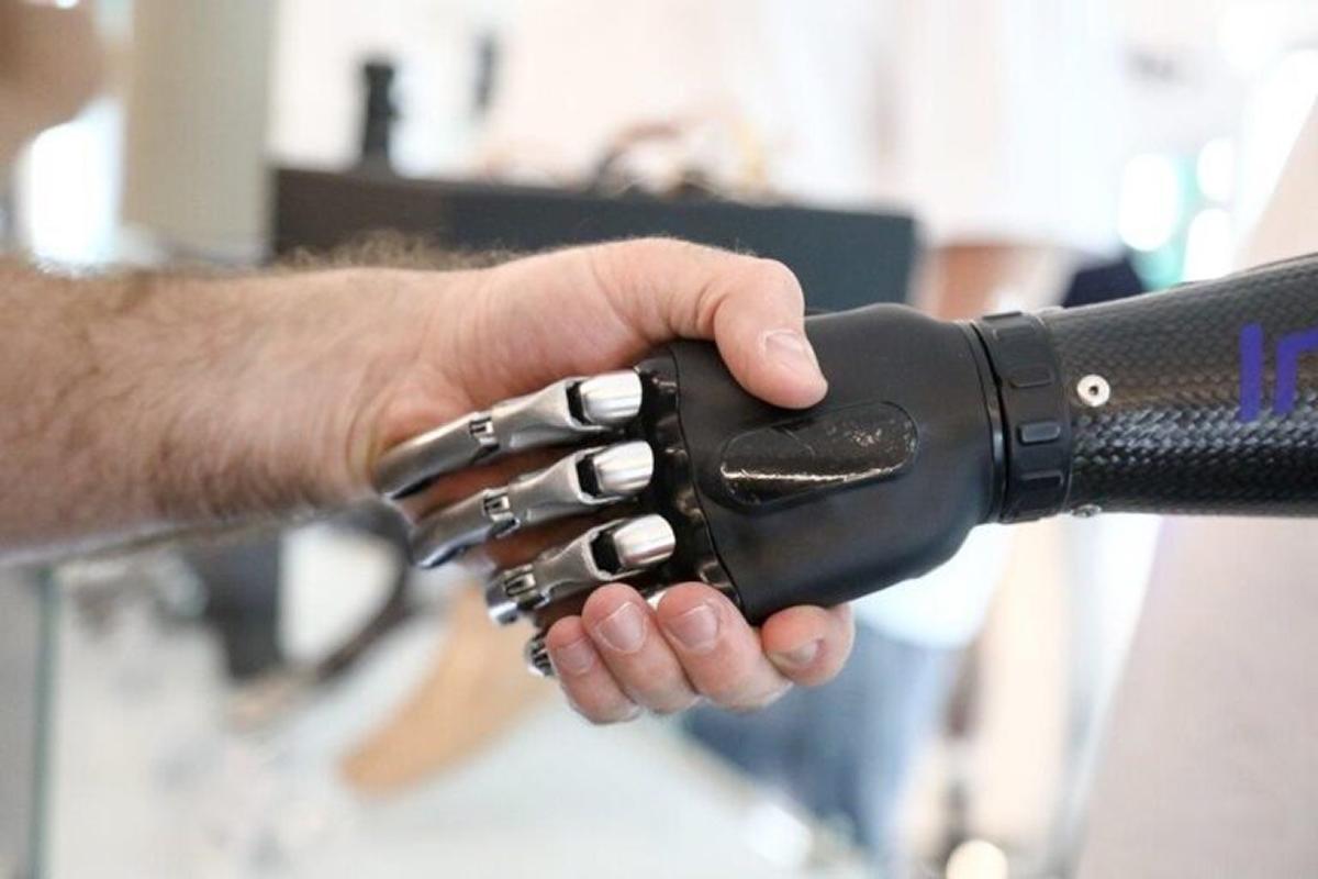 От фантазий до безумия: как ИИ толкает людей на странные и опасные поступки