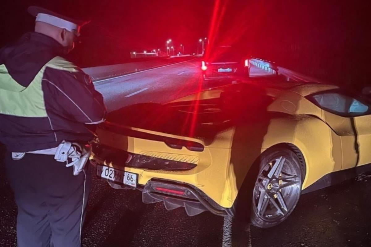 Многомиллионный Ferrari врезался в отбойник на федеральной трассе «Пермь-Екатеринбург»