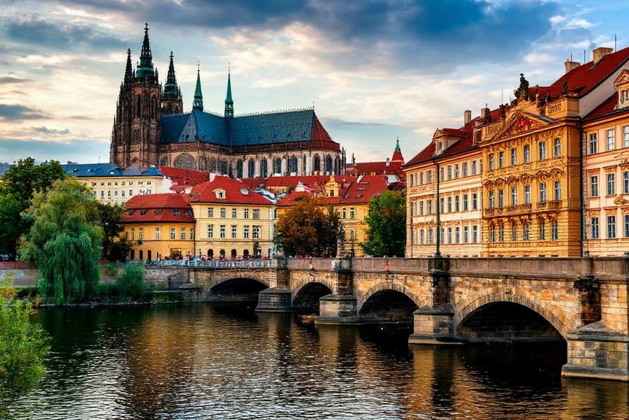 Стоит ли получать гражданство ЕС