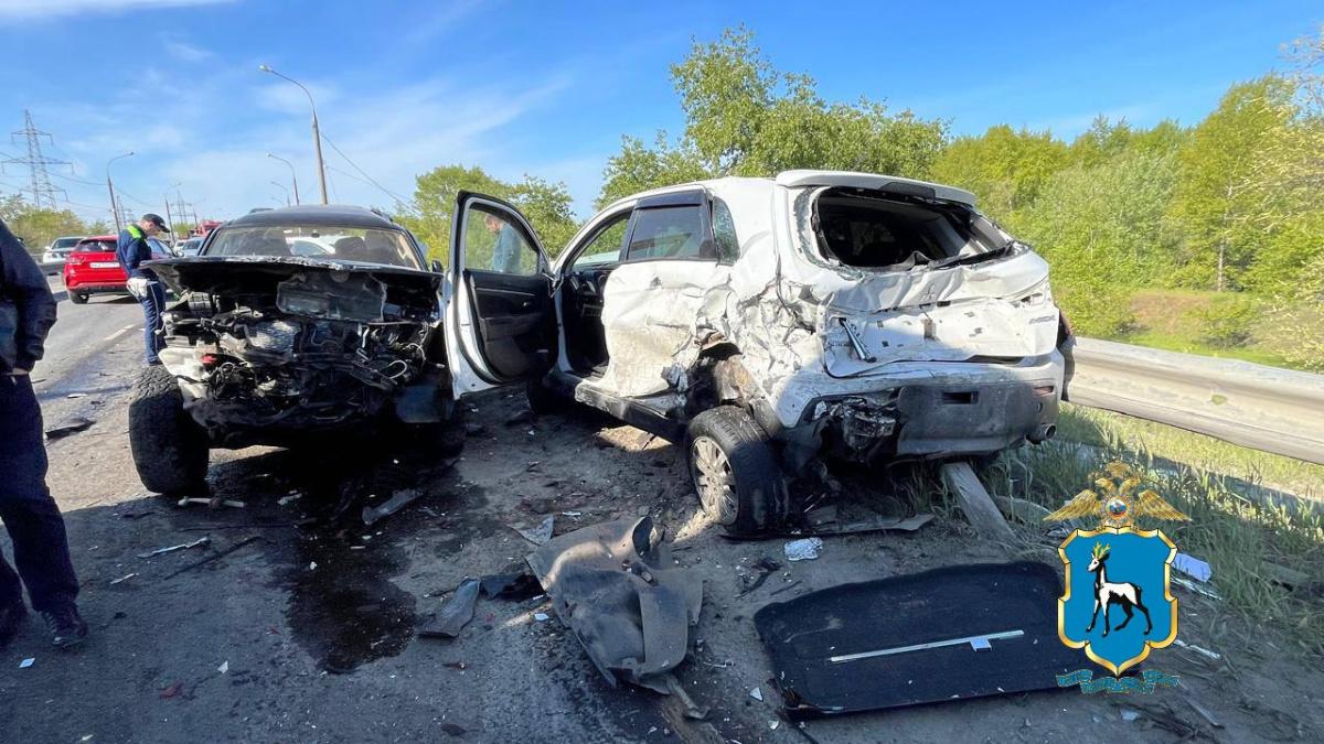 В Самаре в массовом ДТП с пассажирским автобусом пострадали шесть человек