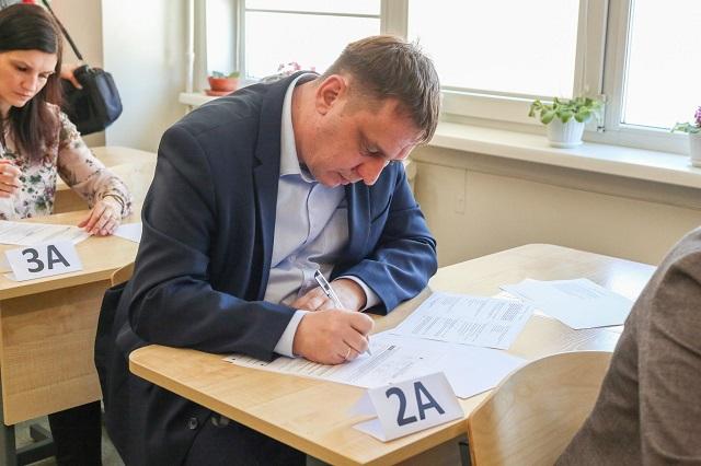 Новосибирский министр образования Федорчук сдал экзамен по русскому языку