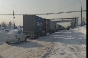 На трассе М-7 во Владимирской области застрявшие в пробке водители просят очистить дорогу