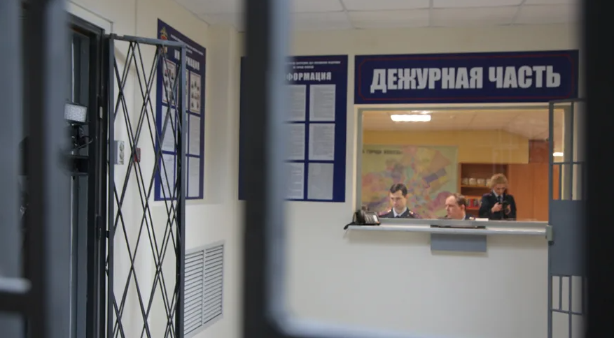 В Суворове общественник Алексей Риттер подрался с прохожим возле избирательного участка