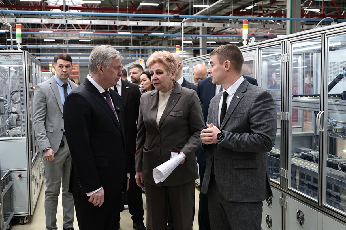 Губернатор Русских открыл форум в Ульяновске, заявив, что станкостроение является основой технологического суверенитета России