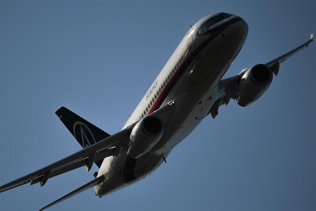 У 14 самолетов SSJ-100 выявили недостатки в конструкции фюзеляжа