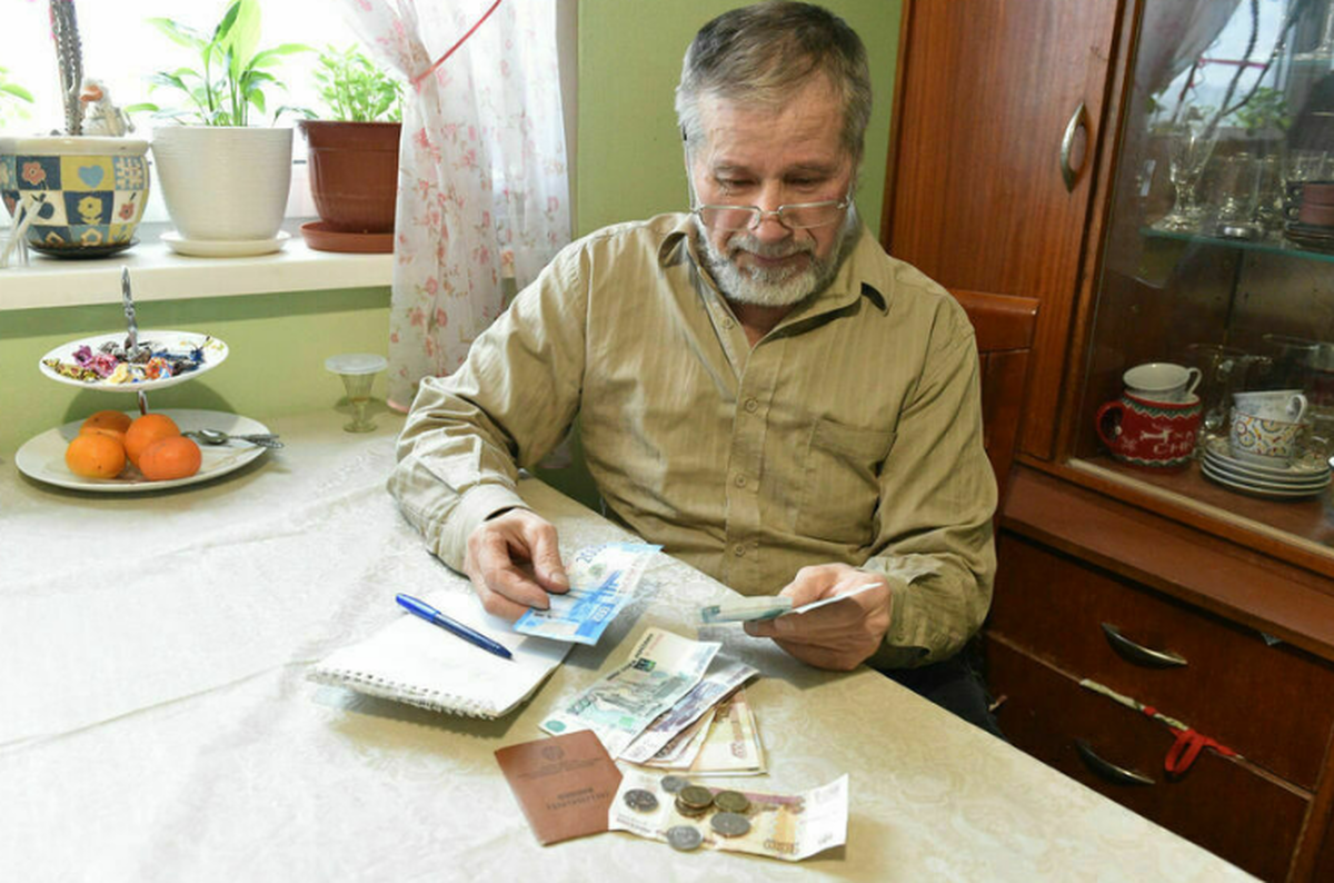 Стало известно, кому повысят пенсии в октябре