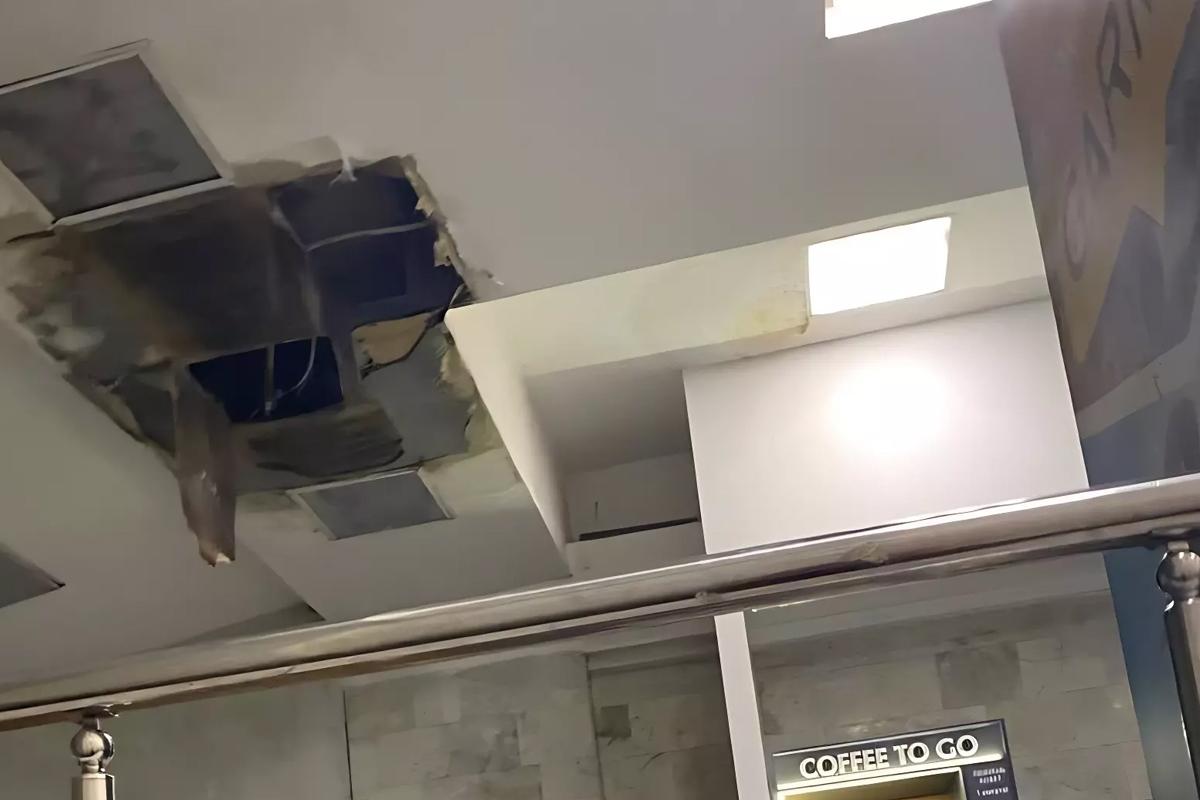 На станции метро «Площадь Тукая» в Казани обрушился потолок