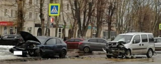 В результате столкновения двух авто в Туле пострадали два человека