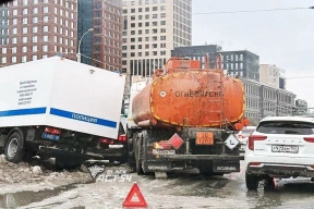 Автозак с заключенными чудом избежал участия в массовом ДТП в Новосибирске