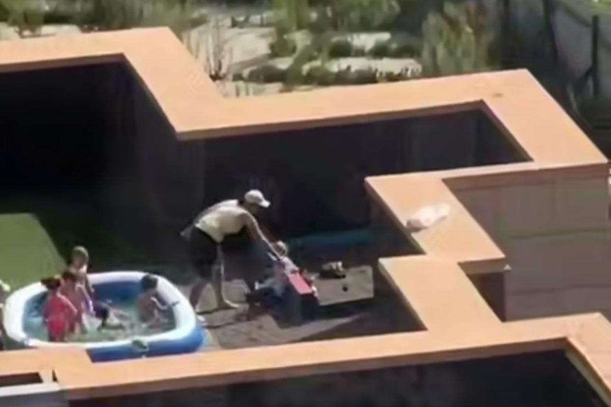 Нянечка частного детского сада в Петербурге, толкала детей в бассейн ради рилсов