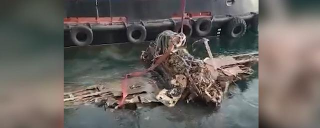 СК РФ: со дна Кольского залива подняли фрагменты американского истребителя времен Второй мировой — Видео