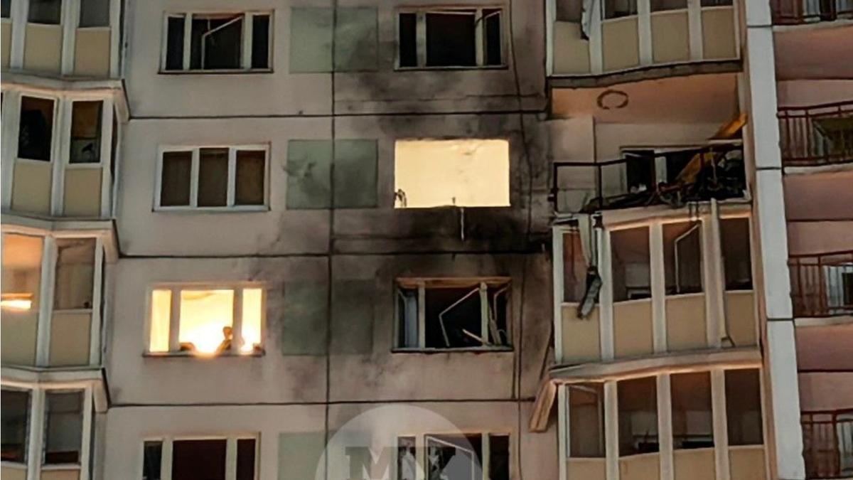 Сбитый средствами РЭБ украинский беспилотник врезался в жилую многоэтажку в Туле, один человек ранен