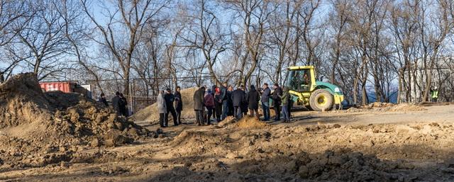 На двух школьных стадионах Владивостока идёт капитальный ремонт