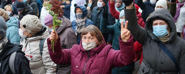 ОМОН начал задерживать участников марша пенсионеров в центре Минска
